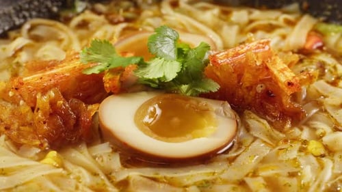 Appetizing Noodles with Egg and Vegetables