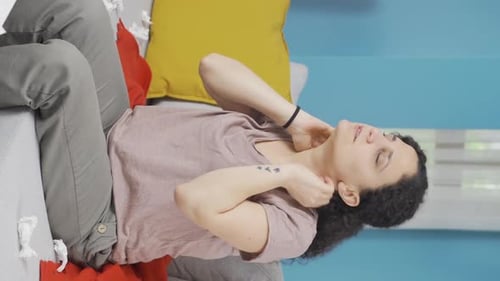 Vertical video of Itching problem.