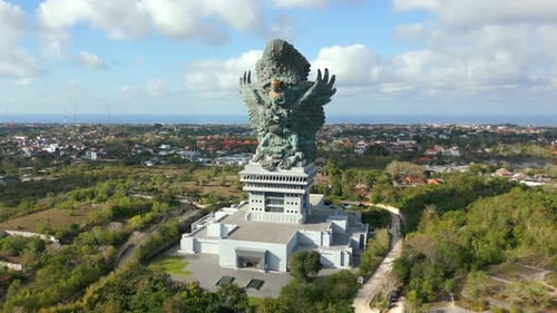 Vue aérienne de la statue de Garuda Wisnu Kencana à Bali, Indonésie