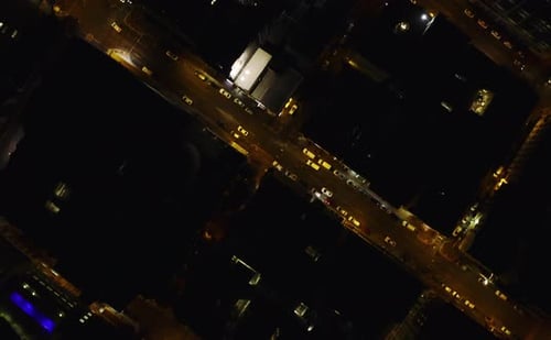 Vídeo em 4K de uma cidade à noite