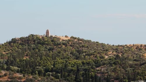 Célèbre monument grec ancien de Philopappos debout sur la colline de Mouseion à Athènes, Grèce Historique
