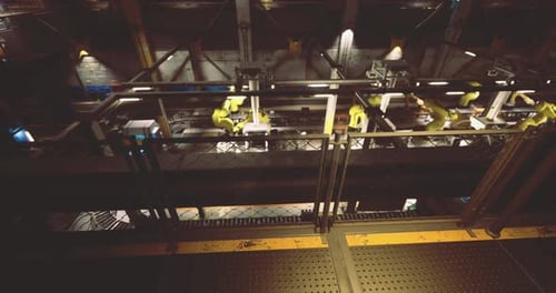 Système d'automatisation industrielle en action dans une usine de fabrication