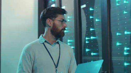 Data Center Professional Specializing in the Oversight and Management of Server Technologies