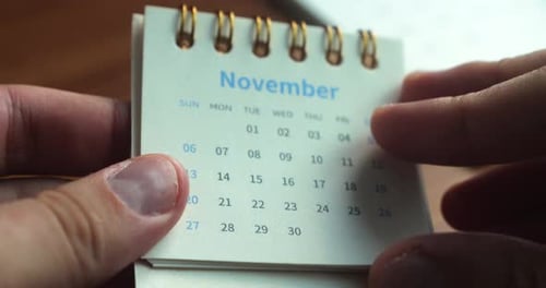 Flipping Mini Calendar From November To December