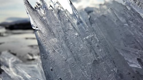 Nahaufnahme von Eis auf dem Wasser
