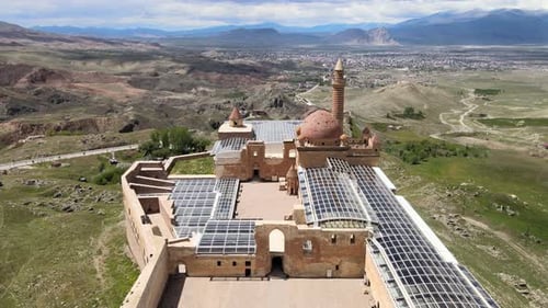 Ishak Pasha Palace und Stadtbild