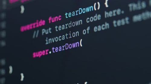 Codieren von UX-UI-Skripttext auf dem Bildschirm HTML5 im Editor für die Website-Entwicklung Nahaufnahmemakro von