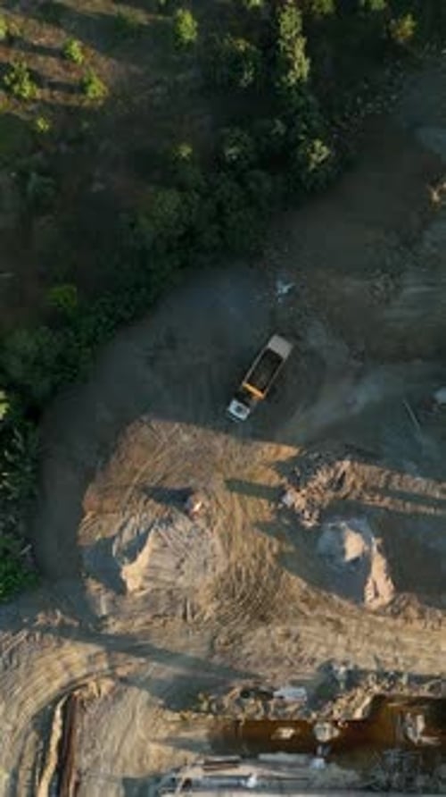 Vertical Video Machine Transports Soil to the Construction Site