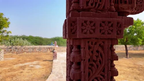 Motifs complexes de piliers du temple jaïn de Viravah — Maçonnerie spirituelle de Tharparkar, au Pakistan