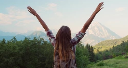 Woman hiking holiday. Woman hiking to mountain on holiday.