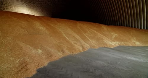 Goldkorn wird auf Lager gelagert