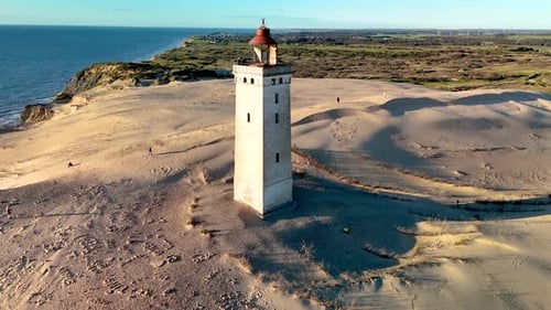 Explorez des paysages sereins au phare de Rubjerg Knude Fyr dans le Jutland, au Danemark