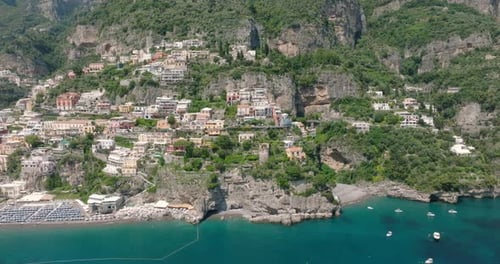 Vue aérienne du village perché de Positano, côte amalfitaine, Campanie, Italie