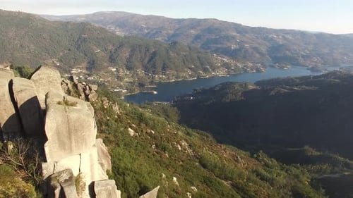 Portugiesische Naturlandschaft mit Fluß-Luftbild