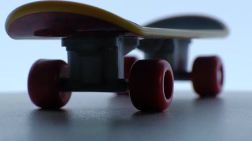 Skateboard Toy Rotate