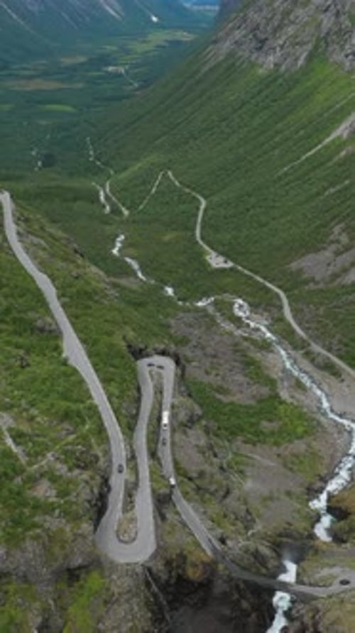 Trollstigen Andalsnes Norway Cars Goes