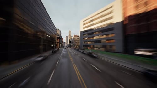 Vue aérienne en hyperlapse au-dessus de la circulation d'une grande ville