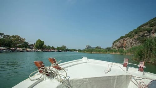 Eine Bootsfahrt auf dem Fluss in Dalyan, Türkei
