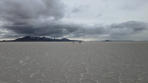 Aventuras en las salinas de Utah. (4K UHD) Bonneville Salt Flats, Utah