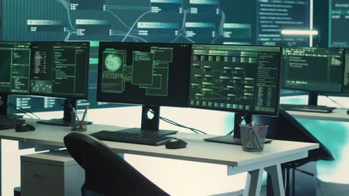 Sala de vigilância e hackeamento governamental vazia com computadores