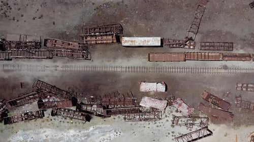 Vista aérea diretamente para o antigo cemitério de trens ferroviários, Bolívia