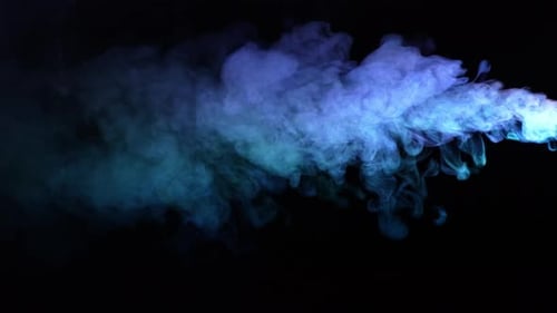 Abstrakte Rauchstruktur über schwarzem Hintergrund, Nebel in der Dunkelheit