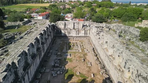 Ruines du temple d'Apollon vues du ciel dans l'ouest de la Turquie