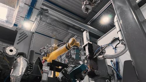 Robot de collage dans une machine à souder robotisée, Timelapse 29,97 images par seconde, 4k
