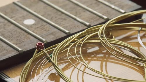 Las
nuevas cuerdas de guitarra están listas para sonar. Tiro macro