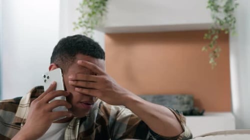 Afrikaner verärgert Besorgt Gestresst Männlich Antwort Handyanruf Frustration Kerl Problem Traurig Fühlen Stress