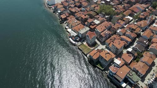 Vue aérienne de Mudanya, une petite ville le long de la côte de la mer de Marmara, à Bursa, en Turquie.
