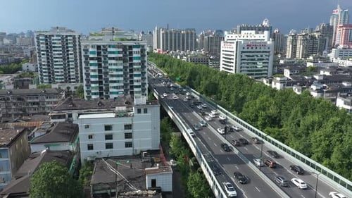 Luftaufnahme einer geschäftigen Stadt mit modernen Wolkenkratzern Hangzhou China