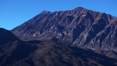 Mont Morrison Morgan, chaîne de la Sierra Nevada, Mammoth Lakes, Crowley, Drone aérien, montagne accidentée de Californie