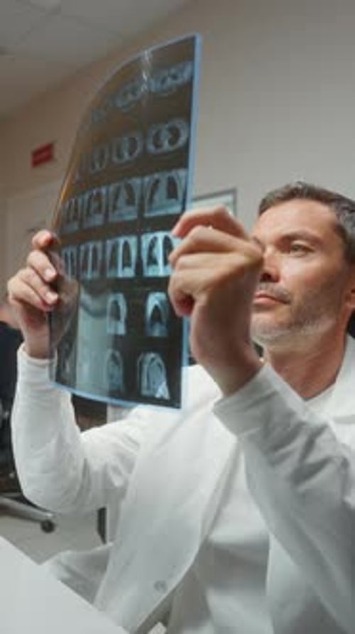 Doctor Tomography ScanMagnetic Resonance ImagingHospital MRI Scan Tomography Treatment