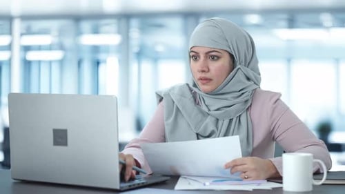 Muslim businesswoman working in office