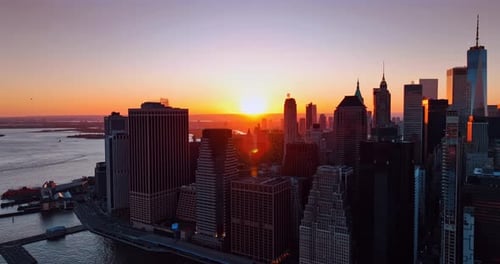 Hot sun setting behind the horizon in New York.