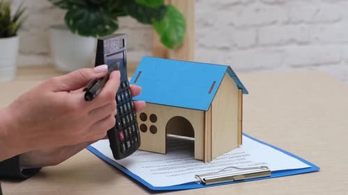 Mortgage Calculation with Calculator and Model House