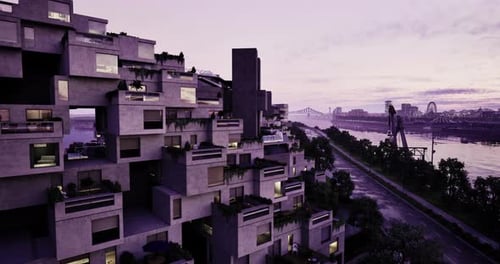 Arquitectura moderna a lo largo de la orilla del río al anochecer con un diseño único