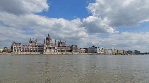Time-lapse video: The Hungarian Parliament Building in Budapest, Hungary