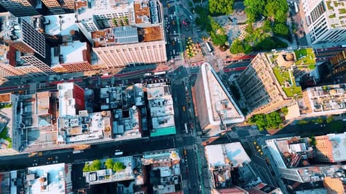 Traffic on the roads of New York near the Flatiron Building in Manhattan, New York, USA.