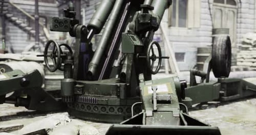 Aufstellung militärischer Artillerie in einer vom Krieg zerrütteten städtischen Umgebung bei Tageslicht