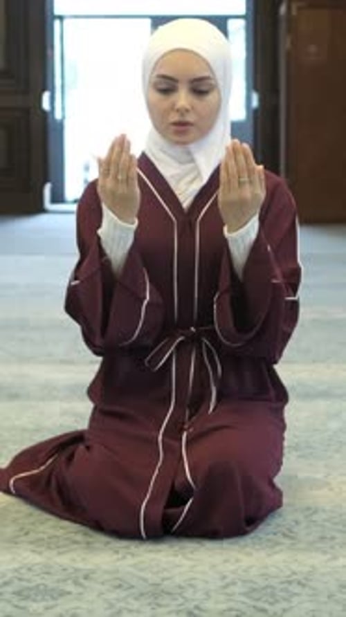 Peaceful Girl Worship