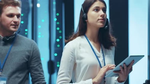 Professional IT Support Services Data Center Technician Effectively Carrying Out Tasks at Work