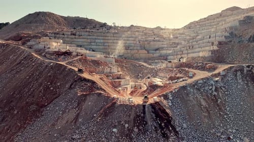 Baustelle im Steinbruch