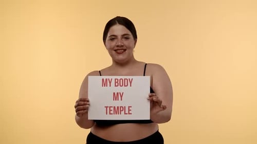 Message stimulant sur l'affiche Mon corps, mon temple, positivité et acceptation de soi
