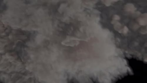Explosion in Richtung Kamera auf transparentem Hintergrund