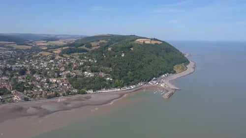Images aériennes de Minehead, dans le Somerset, montrant son vaste littoral et sa plage. Des vues imprenables c