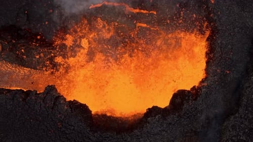 Vue aérienne de la lave qui coule, Islande.