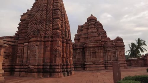 Plan animé, ensemble des temples de Pattadakal des VIIe et VIIIe siècles de notre ère, temples hindous et jaïns au sud de