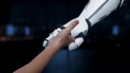 Hand reichen zur digitalen Schnittstelle, die Datenanalyse, Automatisierung und Technologie in einem M darstellt